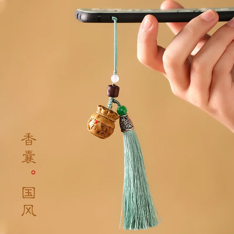 Green sandalwood hollow blessing bag sachet keychain Chinese style retro incense pill aromatherapy mobile phone pendant can open
Green sandalwood hollow blessing bag sachet keychain Chinese style retro incense pill aromatherapy mobile phone pendant can open