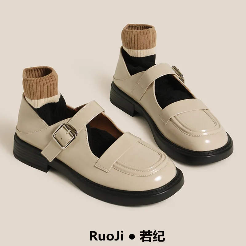 Sweet and Cool Design Hollow Mary Jane Shoes 2022 Fashion Buckle College Style Small Leather Shoes Comfortable Girl Heart Shoes
Sweet and Cool Design Hollow Mary Jane Shoes 2022 Fashion Buckle College Style Small Leather Shoes Comfortable Girl Heart Shoes