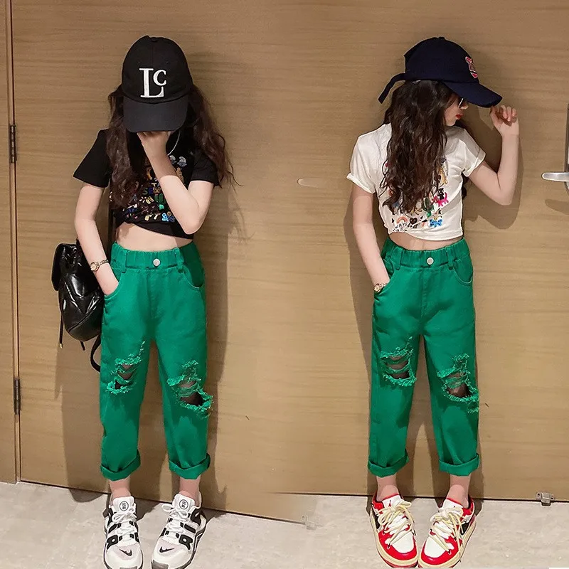 Girls suit summer girl printed short-sleeved T-shirt thin ripped pants two-piece set 2022 new children's suit
Girls suit summer girl printed short-sleeved T-shirt thin ripped pants two-piece set 2022 new children's suit