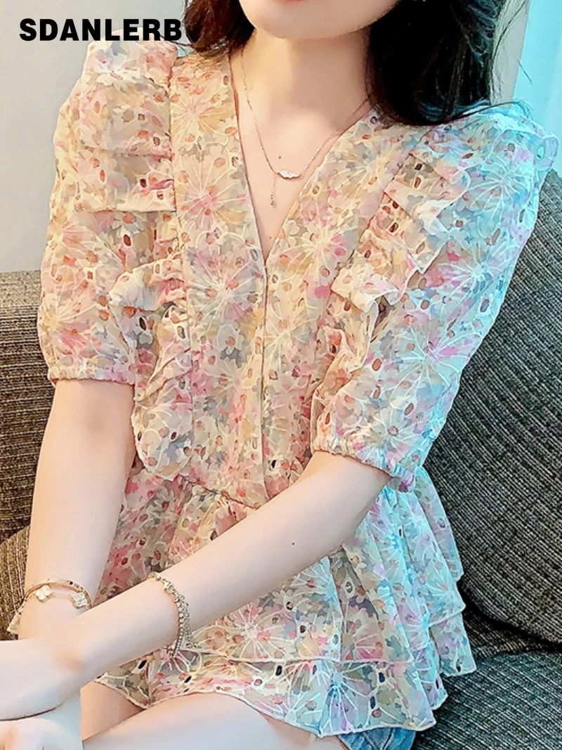 2022 Summer New French Style Ruffled Waist-Tight Blouse Floral Chiffon Shirt for Women Lightly Mature Short Sleeve V-neck Top
2022 Summer New French Style Ruffled Waist-Tight Blouse Floral Chiffon Shirt for Women Lightly Mature Short Sleeve V-neck Top