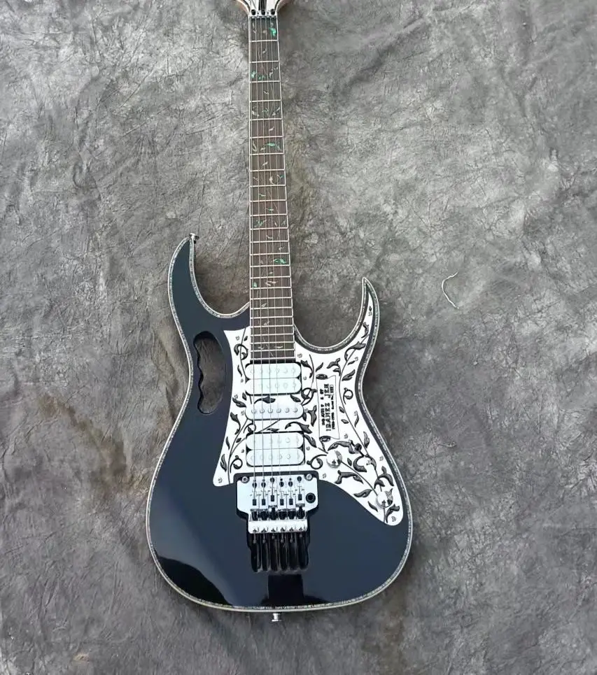 Double swing electric guitar, black body, metal guard, white accessories, real factory pictures, can be modified and customized,
Double swing electric guitar, black body, metal guard, white accessories, real factory pictures, can be modified and customized,