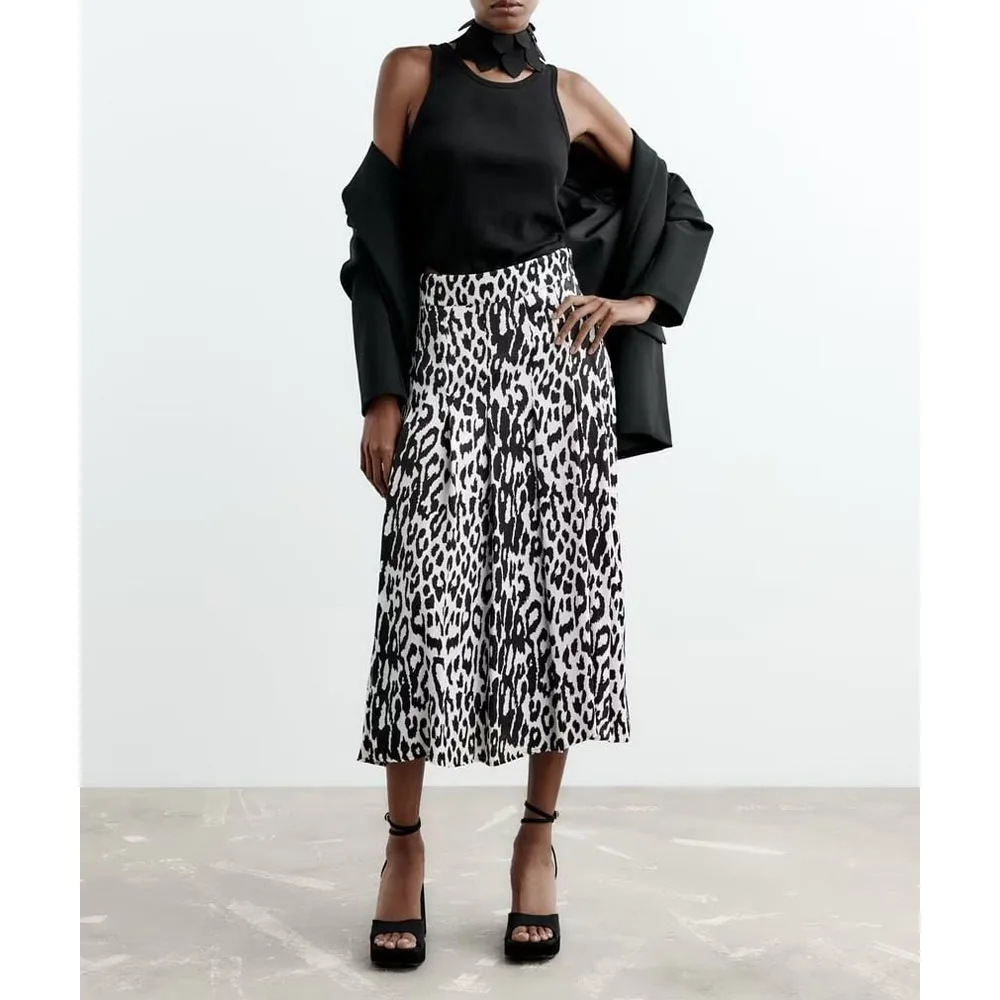 2022 Women's Summer New Animal Print Wide Pleated Skirt Fashionable Western Style Sweet Vertical High Waist Skirt
2022 Women's Summer New Animal Print Wide Pleated Skirt Fashionable Western Style Sweet Vertical High Waist Skirt