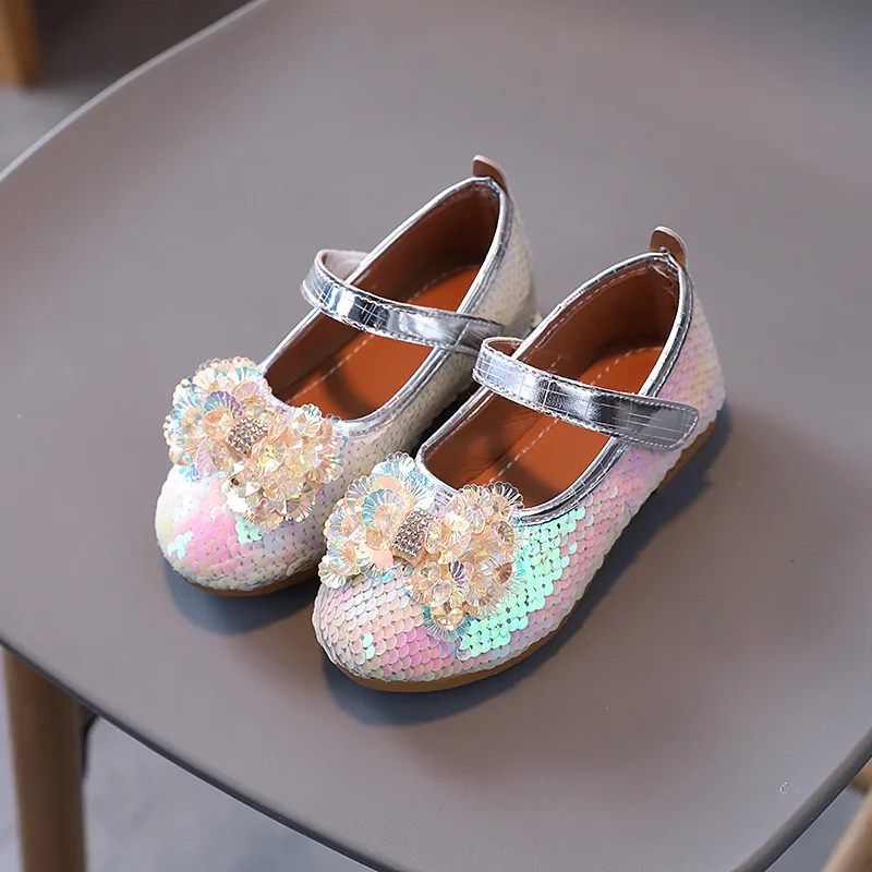 Girls Princess Shoes Spring New Children's Shoes Sequins Rhinestone Cute Bow Party Soft Soled Single Shoes
Girls Princess Shoes Spring New Children's Shoes Sequins Rhinestone Cute Bow Party Soft Soled Single Shoes