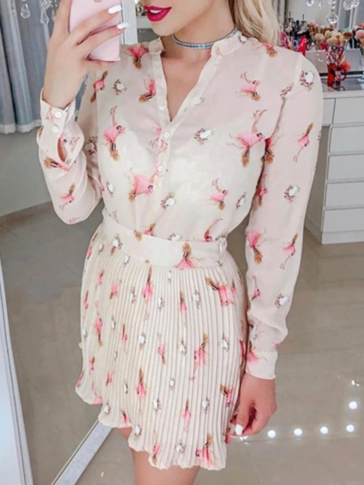 Sexy V Neck Button Blouse and Pleated Skirts Sets Elegant Floral Printed Chiffon Outfits Casual Long Sleeved Ruffle Women Suits
Sexy V Neck Button Blouse and Pleated Skirts Sets Elegant Floral Printed Chiffon Outfits Casual Long Sleeved Ruffle Women Suits