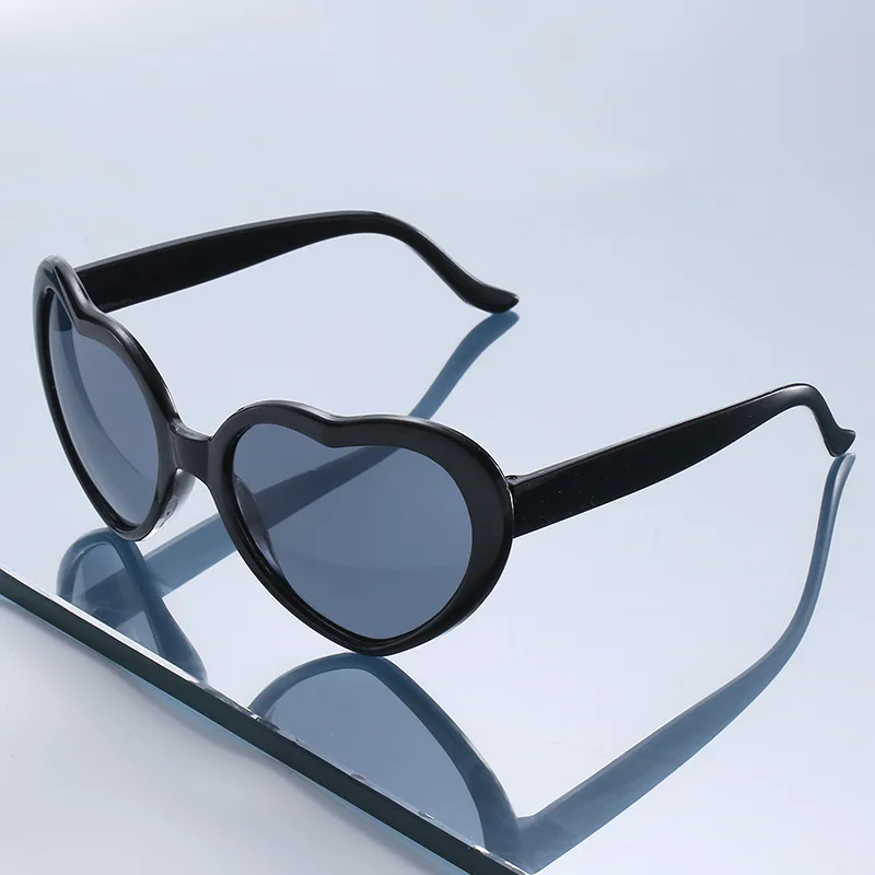 New women's Sunglasses lovely peach heart sunglasses Fashion heart-shaped Sunglasses vintage sunglasses women glasses women
New women's Sunglasses lovely peach heart sunglasses Fashion heart-shaped Sunglasses vintage sunglasses women glasses women