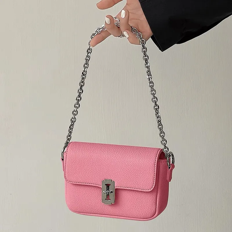 2022 New Niche Shoulder Handbag Underarm Bag Mini Messenger Bags Women's All-match Chain Small Square Bag Luxury Designer Purses
2022 New Niche Shoulder Handbag Underarm Bag Mini Messenger Bags Women's All-match Chain Small Square Bag Luxury Designer Purses