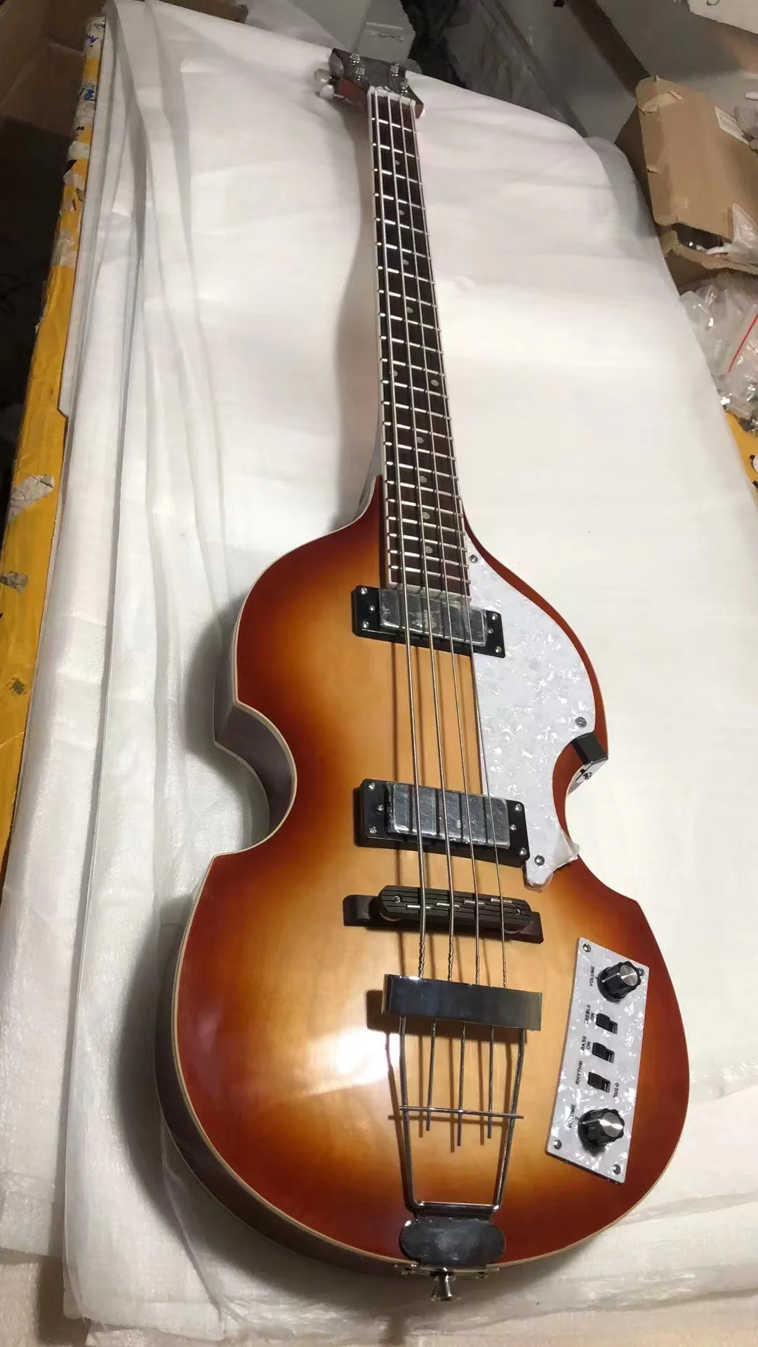 Ome 4-струнный электрический бас, кленовый корпус, хромированная фурнитура Sunburst
Ome 4-струнный электрический бас, кленовый корпус, хромированная фурнитура Sunburst