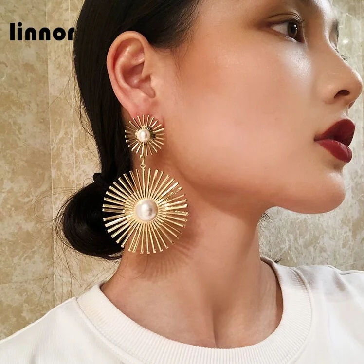 Dincior Exaggerate Large Earrings Sun Gold Metal Pearl Dangle Earings New Female Jewelry 8.4CM
Dincior Exaggerate Large Earrings Sun Gold Metal Pearl Dangle Earings New Female Jewelry 8.4CM