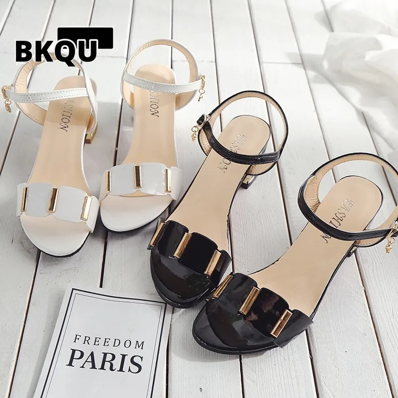 2022 Open Toe Women Chunky Heels Casual Women's Sandals Black White All-match Female Pumps Fashion Womens Sandals
2022 Open Toe Women Chunky Heels Casual Women's Sandals Black White All-match Female Pumps Fashion Womens Sandals