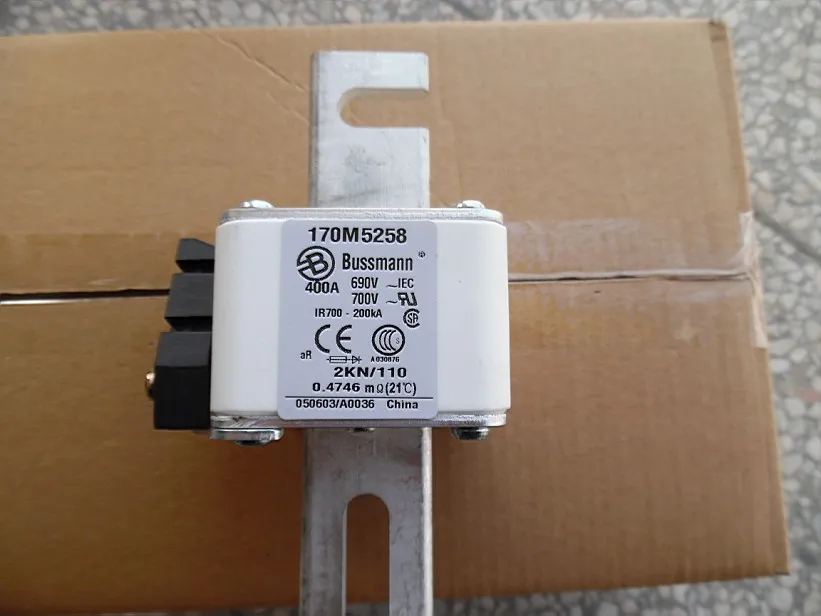 Предохранители: Bussmann 170M5258 400A 690 В/170M5259 450A / 170M5260 500A 690 В aR
Предохранители: Bussmann 170M5258 400A 690 В/170M5259 450A / 170M5260 500A 690 В aR