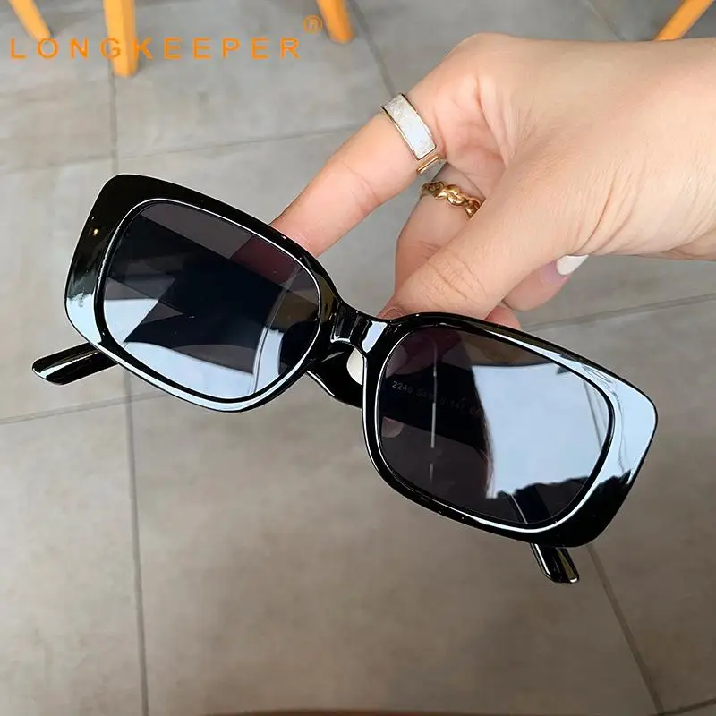 New Retro Rectangle Sun Glasses Man Brand Designer Black Small Rectangle Sunglasses for Women Vintage Ladies Sexy Oculos De Sol
New Retro Rectangle Sun Glasses Man Brand Designer Black Small Rectangle Sunglasses for Women Vintage Ladies Sexy Oculos De Sol
