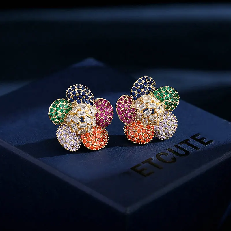 2023 модные блестящие Роскошные серьги-гвоздики с фианитами для женщин 
2023 модные блестящие Роскошные серьги-гвоздики с фианитами для женщин