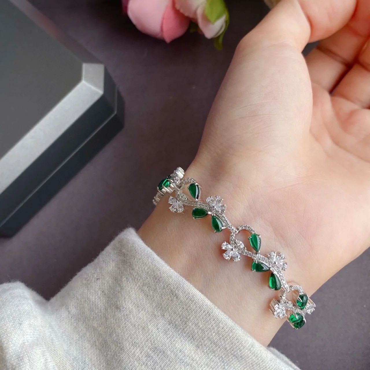 Lind Shiny 925 Sterling Silver Green Flower Charm Cz Bracelets For Women Crystal Zircon Adjustable Jewlery Party Gift
Lind Shiny 925 Sterling Silver Green Flower Charm Cz Bracelets For Women Crystal Zircon Adjustable Jewlery Party Gift