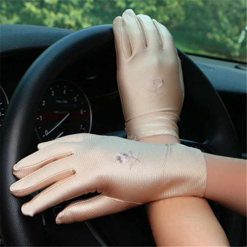 1Pair Fashion Summer Women's Spandex Short Elastic Embroidered Sunscreen Gloves Female UV-Proof Sun Protection Driving Gloves
1Pair Fashion Summer Women's Spandex Short Elastic Embroidered Sunscreen Gloves Female UV-Proof Sun Protection Driving Gloves