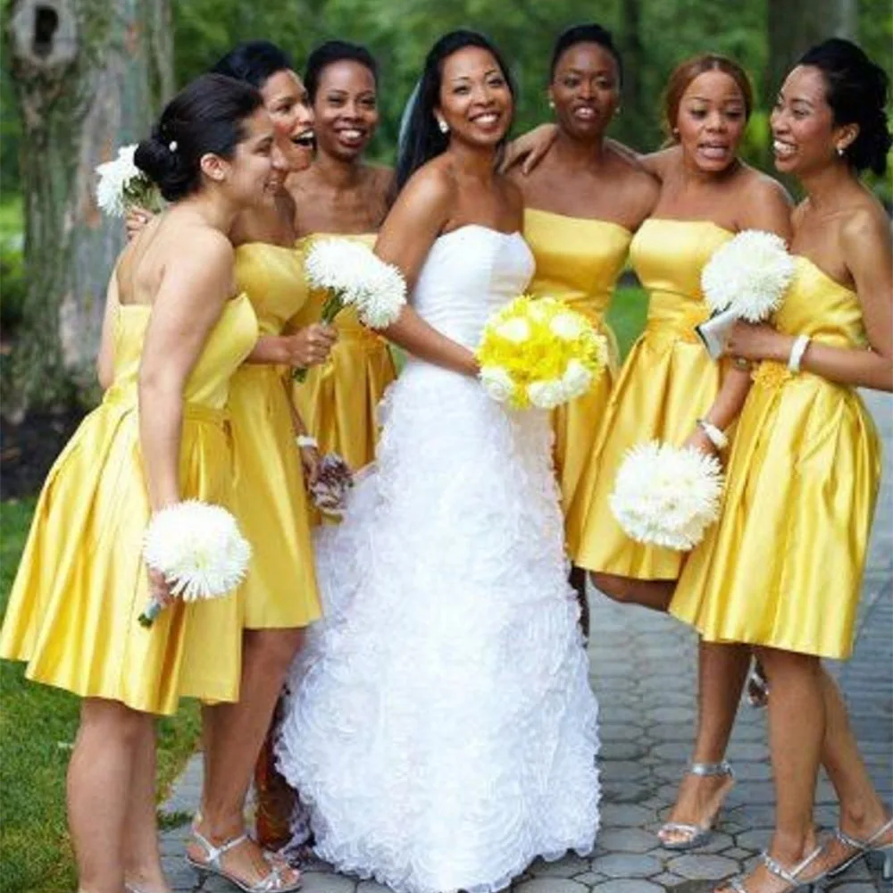 Красивые трапециевидные Платья для подружек невесты для свадьбы без бретелек атласные Короткие женские платья
Красивые трапециевидные Платья для подружек невесты для свадьбы без бретелек атласные Короткие женские платья