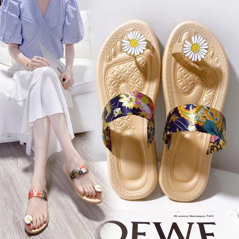 QGK Summer Women's Slippers Simple Flats Clip Toe Casual Beach Flip Flops Wear Slippers Big Size 42 
QGK Summer Women's Slippers Simple Flats Clip Toe Casual Beach Flip Flops Wear Slippers Big Size 42