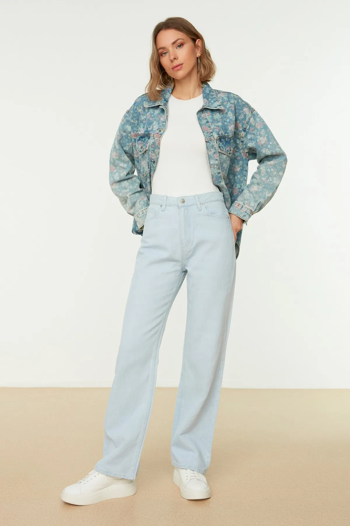 Women's Jean Light Blue High Waist Long Straight Full Length Straight Pant Streetwear Female Buttons Zipper Ladies
Women's Jean Light Blue High Waist Long Straight Full Length Straight Pant Streetwear Female Buttons Zipper Ladies