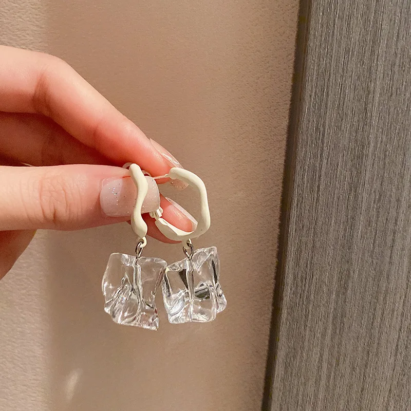 KAITIN 925 Korean Irregular Transparent Acrylic Earrings for Women Minority Design Light Luxury Exquisite Female Drop Earrings
KAITIN 925 Korean Irregular Transparent Acrylic Earrings for Women Minority Design Light Luxury Exquisite Female Drop Earrings
