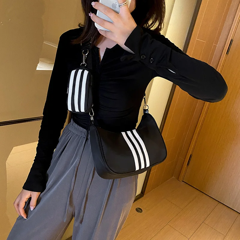 Women's Outdoor Cool Shouler Bag 2023 New Fashion High Grade Waterproof Nylon Oxford Fabric Crossbody Bag
Women's Outdoor Cool Shouler Bag 2023 New Fashion High Grade Waterproof Nylon Oxford Fabric Crossbody Bag
