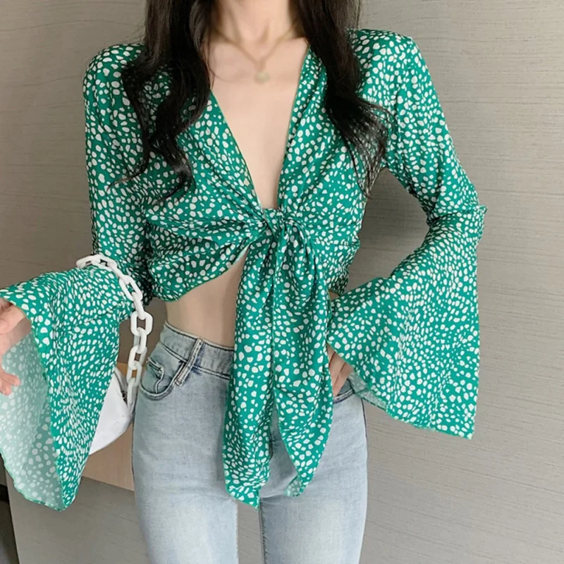 

2021 Summer Women V-neck Flared Sleeve Sunscreen Cottagecore Floral Short Style Long Sleeve All-Match Shirt New Sweet Bow Tshirt