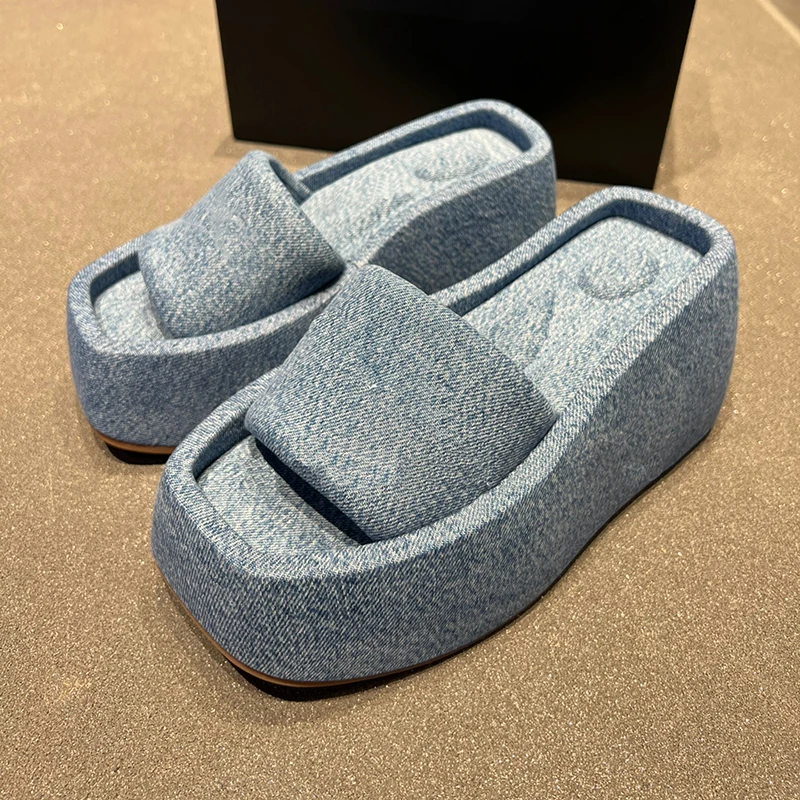 Increased Thickness of The Bottom Lazy Slippers New Muffin Bottom Word Blue Denim Slippers Casual All-Match Beach Sandals
Increased Thickness of The Bottom Lazy Slippers New Muffin Bottom Word Blue Denim Slippers Casual All-Match Beach Sandals