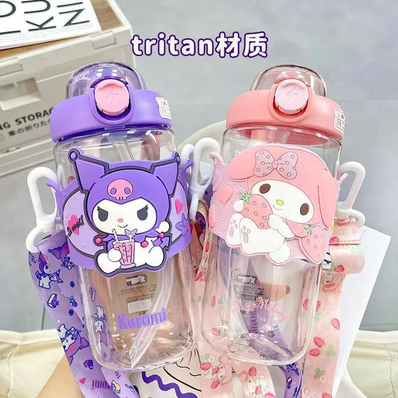Sanrio серия Space Cup Милая Высококачественная пластиковая чашка Kuromi устойчивая к высоким температурам портативная соломенная чашка с ремешком
Sanrio серия Space Cup Милая Высококачественная пластиковая чашка Kuromi устойчивая к высоким температурам портативная соломенная чашка с ремешком