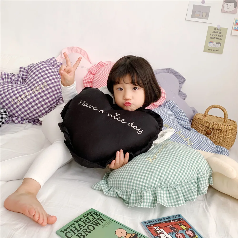 С воланами моющиеся мягкие планшетоны для дивана, реквизит для фотосъемки в скандинавском стиле, симпатичная клетчатая подушка в форме сер...
С воланами моющиеся мягкие планшетоны для дивана, реквизит для фотосъемки в скандинавском стиле, симпатичная клетчатая подушка в форме сер...