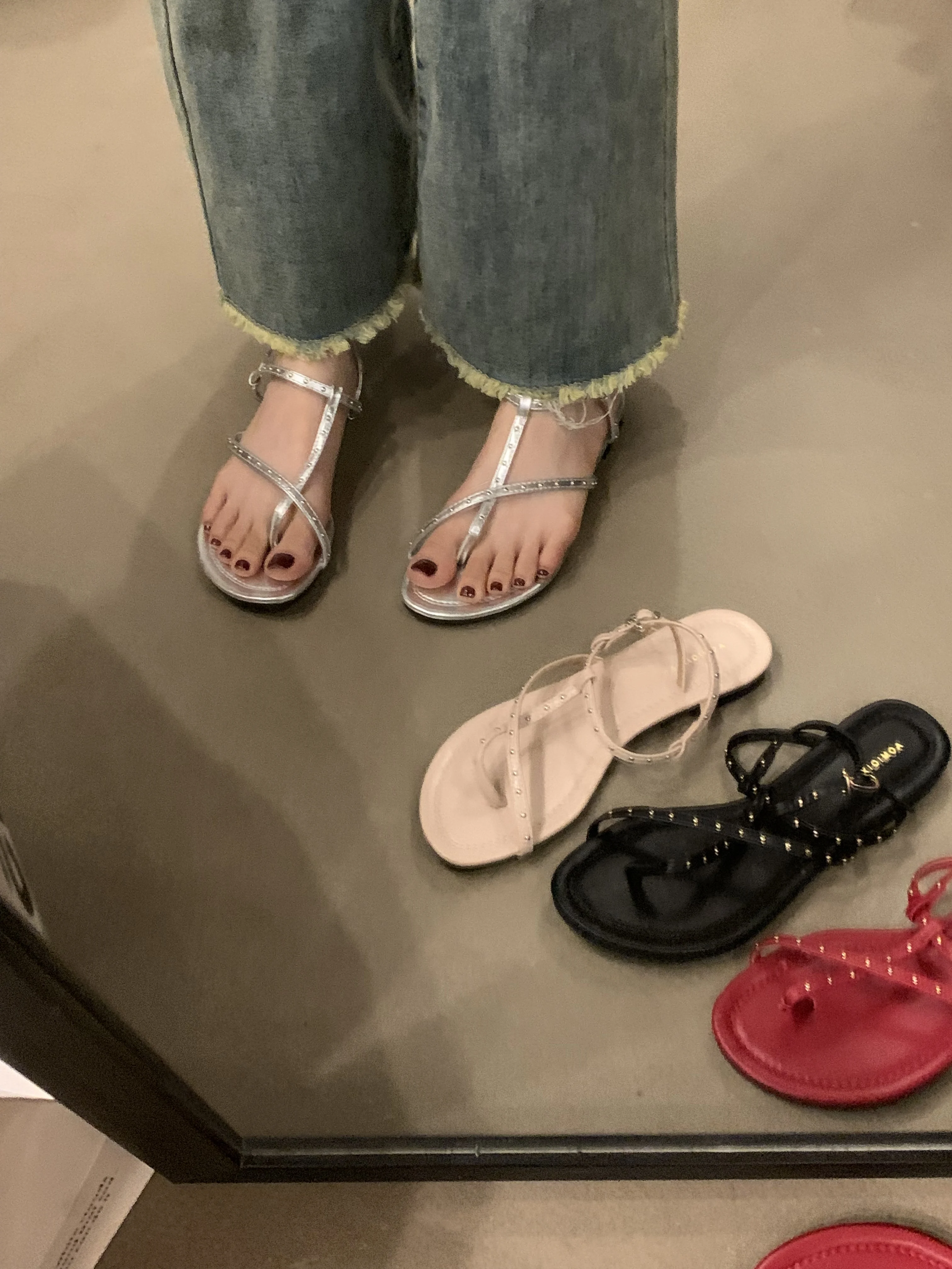 Босоножки женские без каблука, удобные сандалии на низком каблуке, из ПУ кожи, без каблука, прозрачные, в стиле ретро, черные, лето 2023
Босоножки женские без каблука, удобные сандалии на низком каблуке, из ПУ кожи, без каблука, прозрачные, в стиле ретро, черные, лето 2023