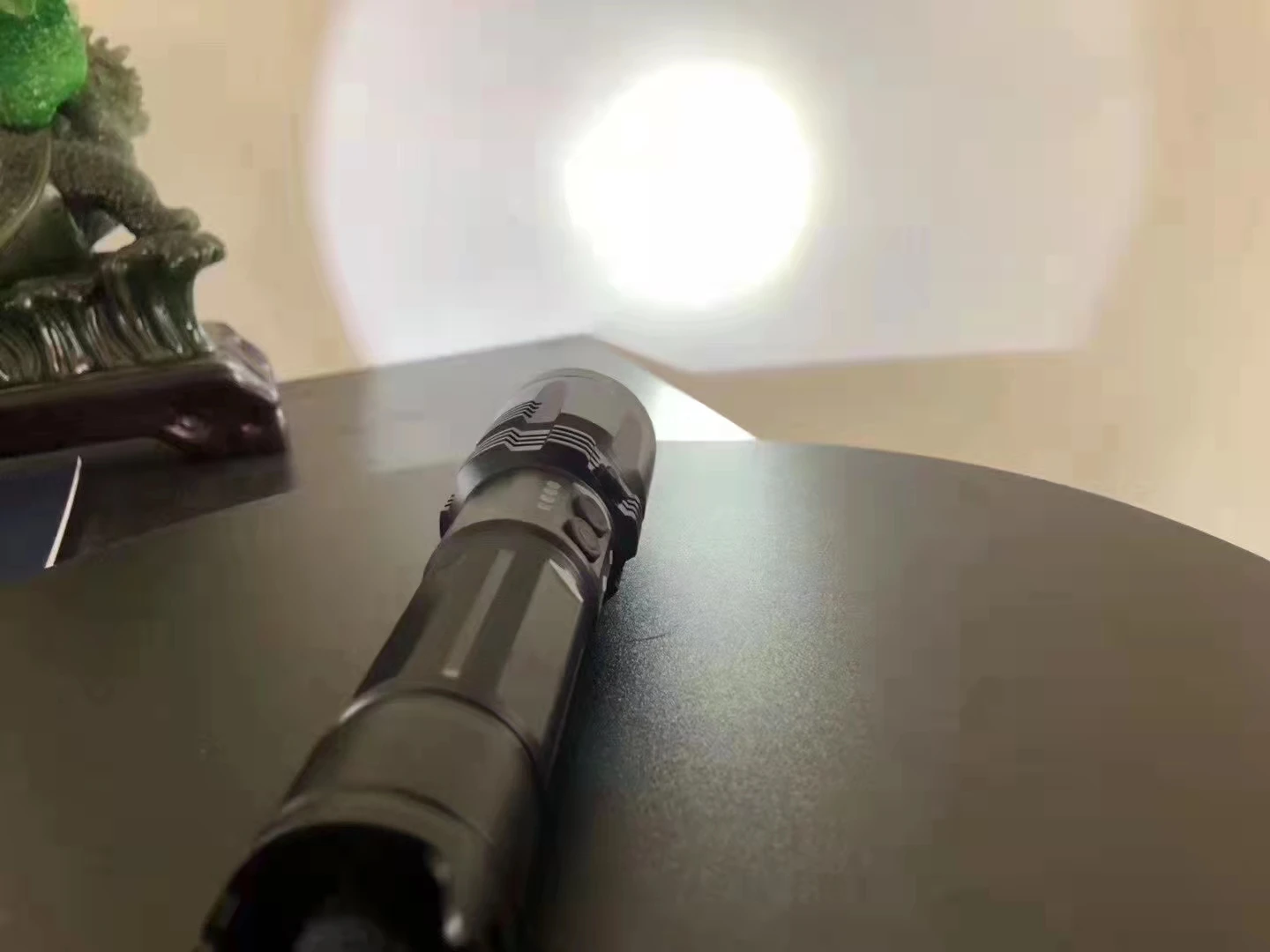 K98 manager recommended delicate Air aluminum7075 self-defense flashlight Strong light Break window cone Outdoor Searchlight
K98 manager recommended delicate Air aluminum7075 self-defense flashlight Strong light Break window cone Outdoor Searchlight