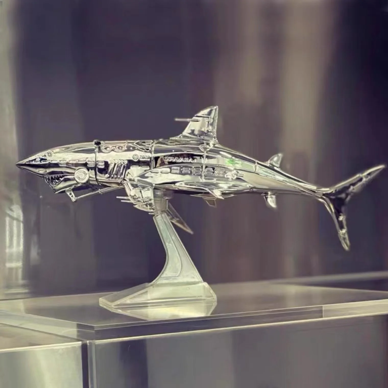 HajimeSorayama Modern Mechanical Shark Art Ornament Trend Desktop Decoration Model
HajimeSorayama Modern Mechanical Shark Art Ornament Trend Desktop Decoration Model