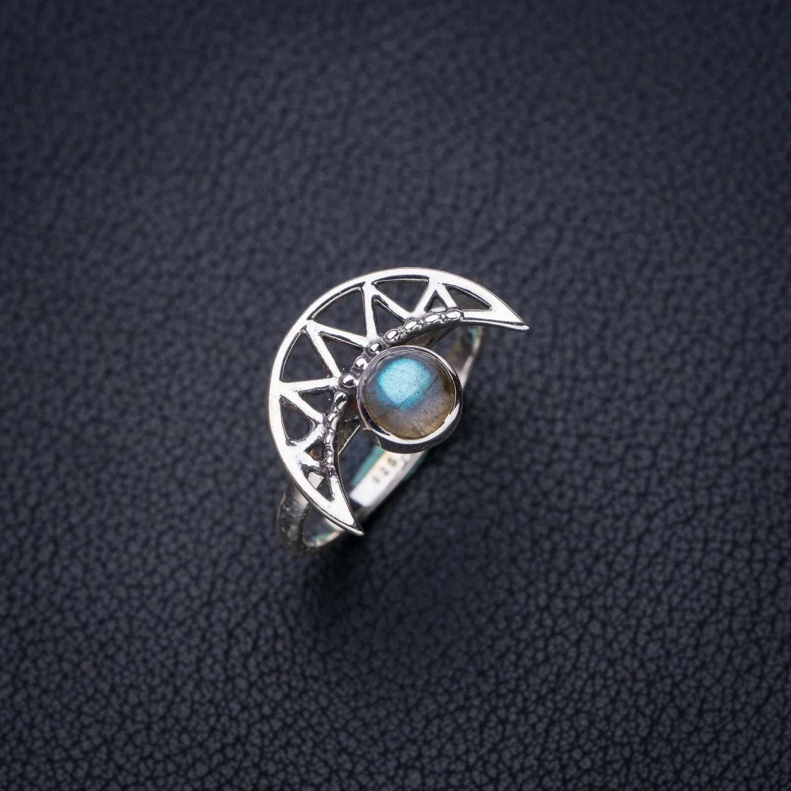 StarGems Natural Blue Fire Labradorite Crescent Moon Handmade 925 Sterling Silver Ring 9.75 E7386
StarGems Natural Blue Fire Labradorite Crescent Moon Handmade 925 Sterling Silver Ring 9.75 E7386