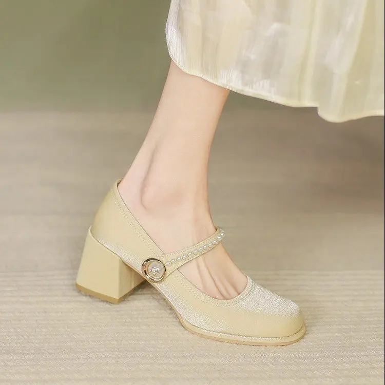 Туфли Мэри Джейн с квадратным носком, ретро туфли на массивном каблуке, модные женские кожаные туфли с пряжкой «одно слово», с бусинами, на в...
Туфли Мэри Джейн с квадратным носком, ретро туфли на массивном каблуке, модные женские кожаные туфли с пряжкой «одно слово», с бусинами, на в...