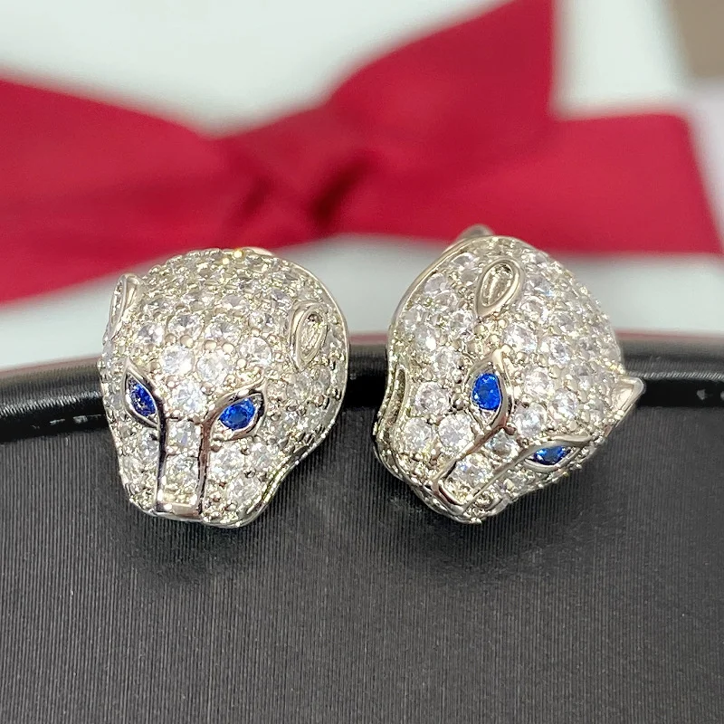 Temperament Blue Eye Zirconium Animal Earrings Women Jewelry Shining Full Crystal Leopard Head Earrings 925 Silver Lady Bijou
Temperament Blue Eye Zirconium Animal Earrings Women Jewelry Shining Full Crystal Leopard Head Earrings 925 Silver Lady Bijou
