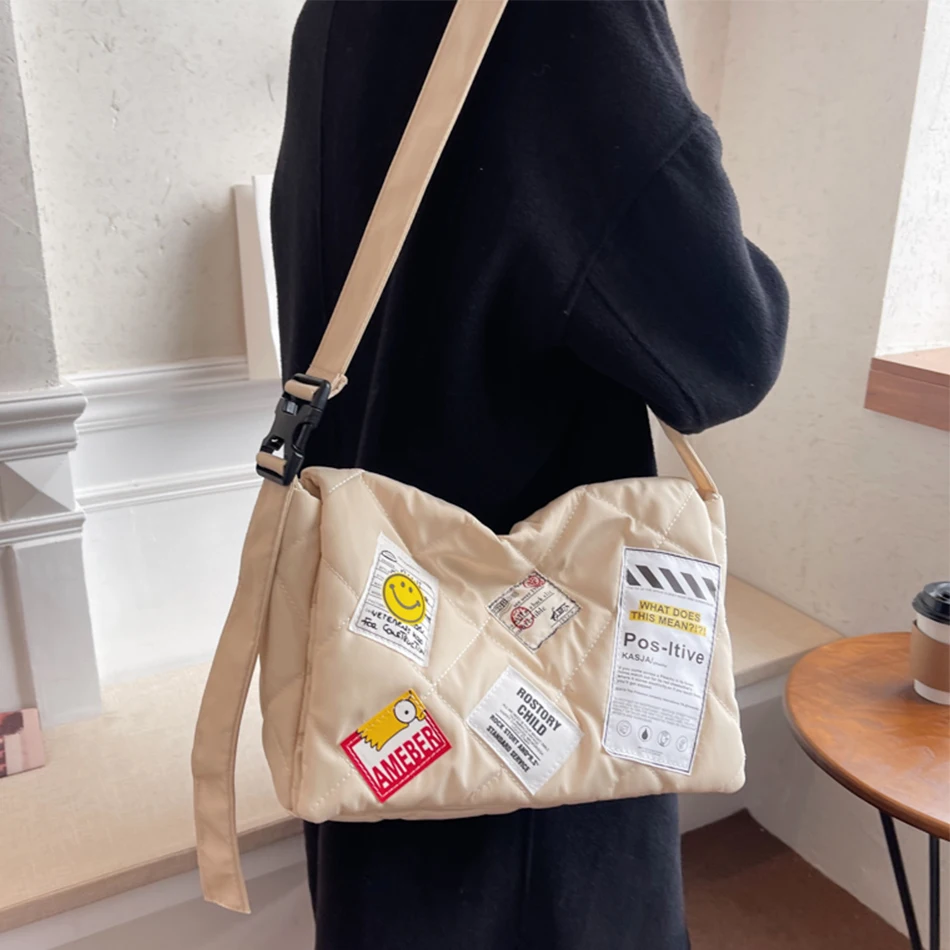 Fashion Green Sticker Women's One-shoulder Messenger Bag High Quality Nylon Padded Bag 2021 Winter Designer Large Capacity Tote
Fashion Green Sticker Women's One-shoulder Messenger Bag High Quality Nylon Padded Bag 2021 Winter Designer Large Capacity Tote