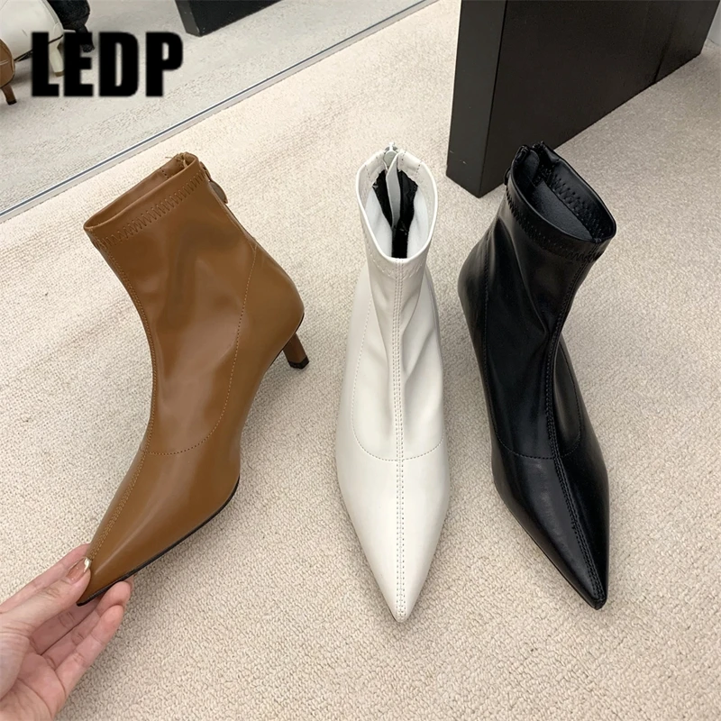Autumn Fashion Ankle Boots Women Pointed Toe Back Zip Elegant Thin Low Heels Office Lady Dress Modern Short Boots High Quality
Autumn Fashion Ankle Boots Women Pointed Toe Back Zip Elegant Thin Low Heels Office Lady Dress Modern Short Boots High Quality