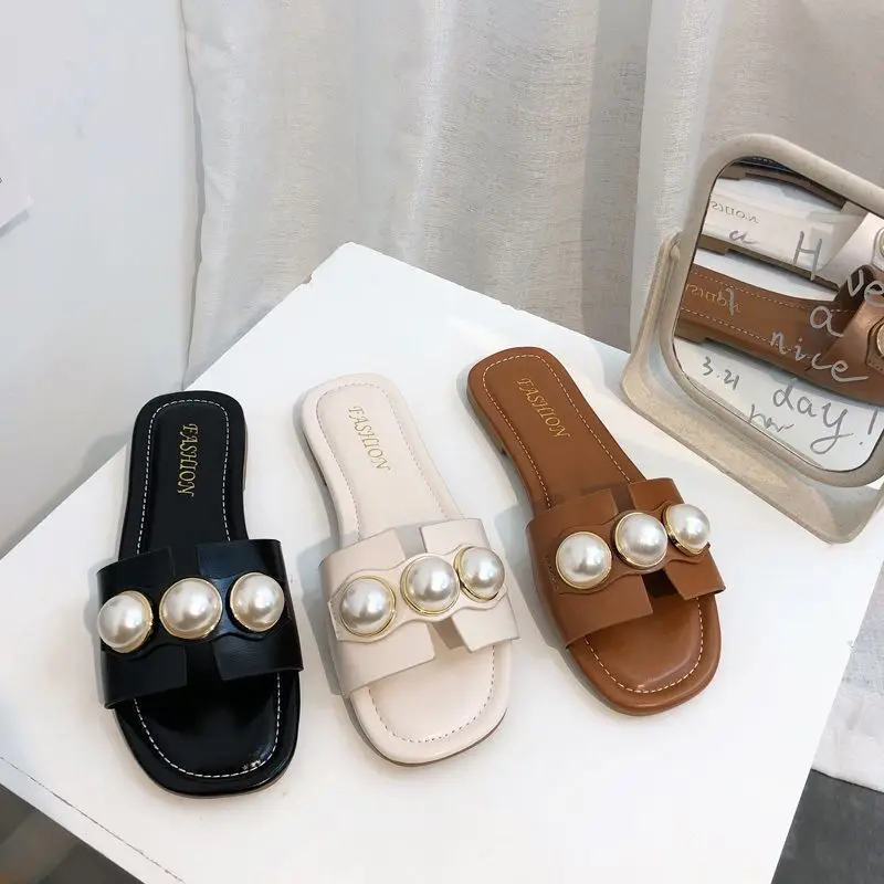 Тапочки женские летние новые в европейском и американском стиле увеличенные однотонные повседневные туфли на плоской подошве с жемчугом
Тапочки женские летние новые в европейском и американском стиле увеличенные однотонные повседневные туфли на плоской подошве с жемчугом