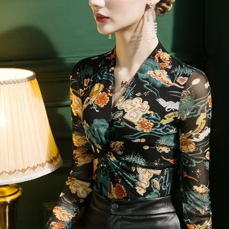 Женская футболка с принтом, укороченный топ с лямкой на шее, Повседневная модная блузка на осень, 2022 
Женская футболка с принтом, укороченный топ с лямкой на шее, Повседневная модная блузка на осень, 2022