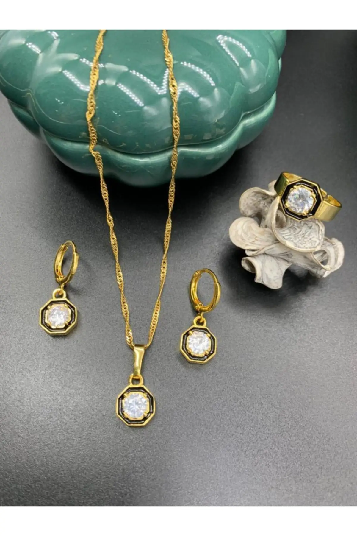 Women's Fashion Jewelry Single stone baguette necklace earrings ring sets 4 psc. Pure gold plated 2 2 years warranty
Women's Fashion Jewelry Single stone baguette necklace earrings ring sets 4 psc. Pure gold plated 2 2 years warranty