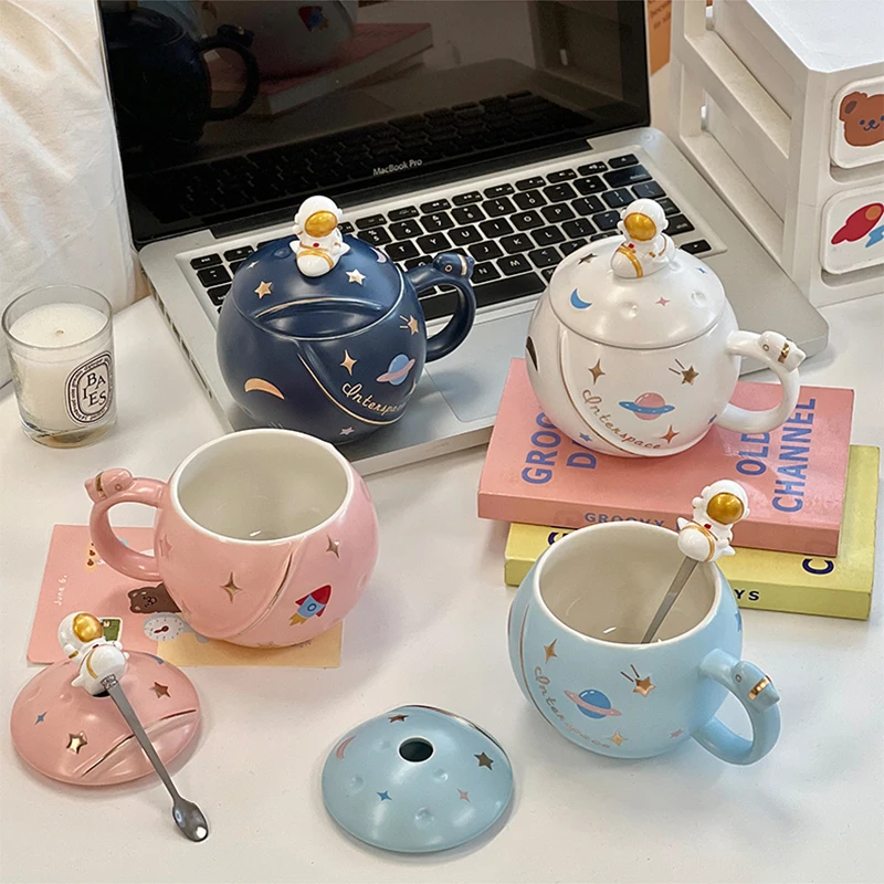 Space Ceramic Mug with Spoon Lid 400ml Lovely Astronaut Mugs Astronaut Moon Landing Water Cup Milk Coffee Cup Drinkware 2022 New 
Space Ceramic Mug with Spoon Lid 400ml Lovely Astronaut Mugs Astronaut Moon Landing Water Cup Milk Coffee Cup Drinkware 2022 New