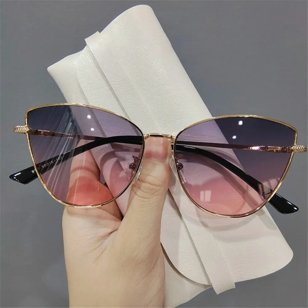 2022 Small Vintage Cat Eye Sunglasses Hot Fashion Women Trending Summer Eyewear Lady Popular Shades UV400 Sunglasses
2022 Small Vintage Cat Eye Sunglasses Hot Fashion Women Trending Summer Eyewear Lady Popular Shades UV400 Sunglasses