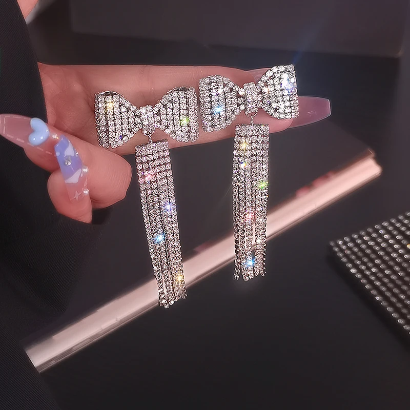 Fashion Long Tassel Full Rhinestone Bowknot Drop Earrings for Women Bijoux Shiny Water Drop Crystal Dangle Earrings Jewelry Gift
Fashion Long Tassel Full Rhinestone Bowknot Drop Earrings for Women Bijoux Shiny Water Drop Crystal Dangle Earrings Jewelry Gift
