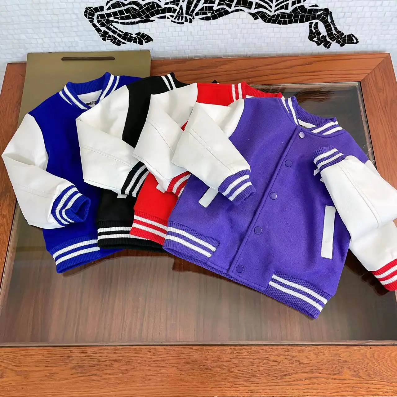High end customized 2022 fashionable new product, fashionable boy's simple and fashionable baseball jacket
High end customized 2022 fashionable new product, fashionable boy's simple and fashionable baseball jacket