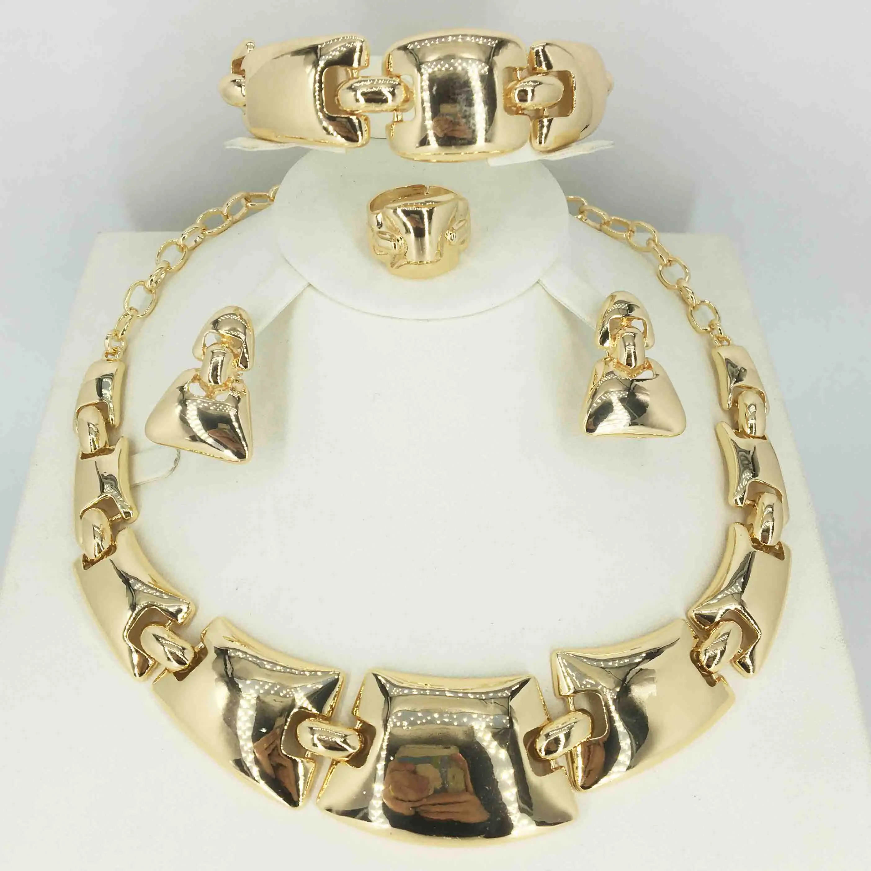 Free shipping fashion high quality African jewelry wedding set female necklace earrings bracelet travel jewelry set
Free shipping fashion high quality African jewelry wedding set female necklace earrings bracelet travel jewelry set