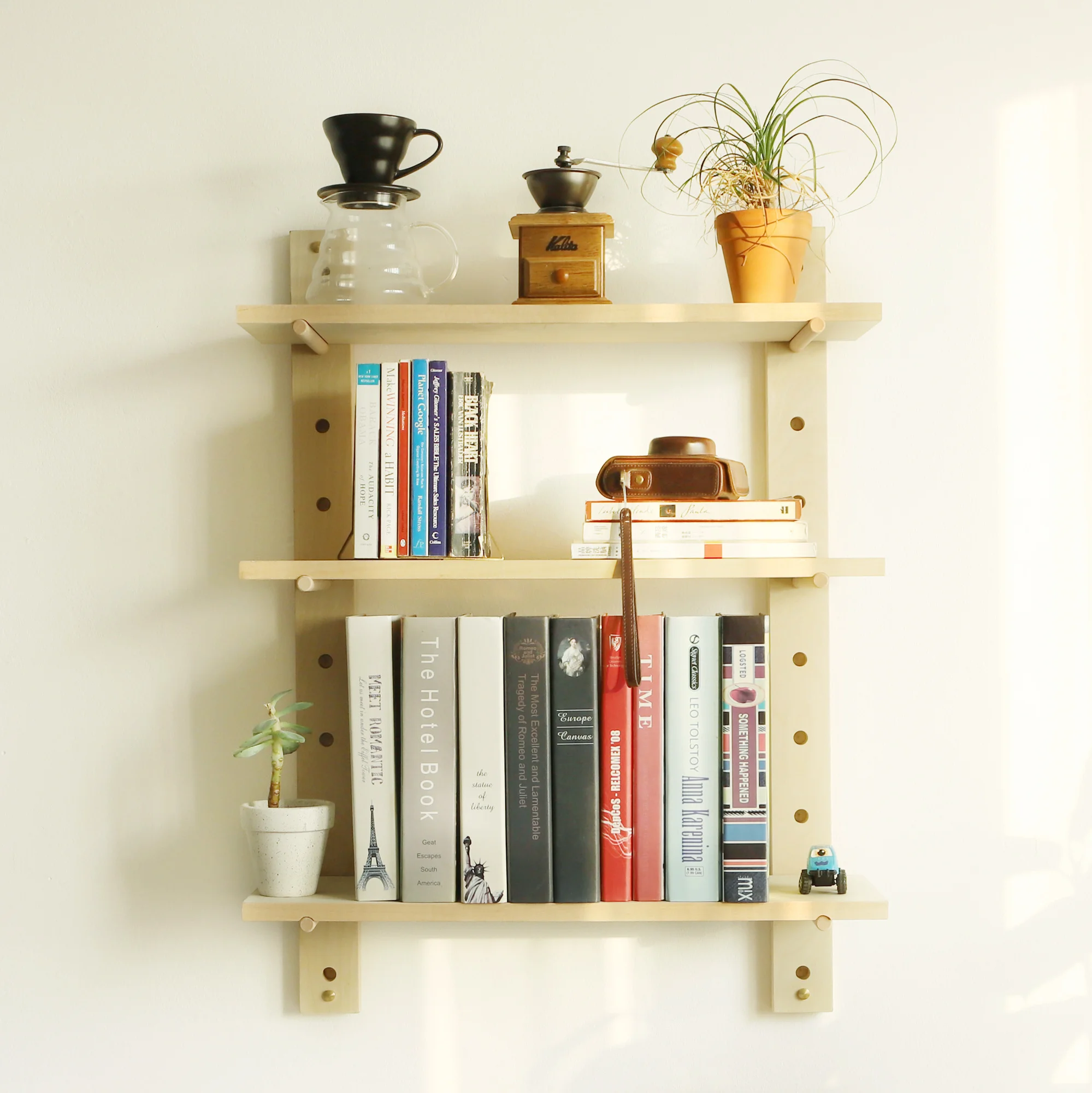 Koki liangpin I-shaped partition customized Japanese multi-layer display shelf, hole board shelf on the wall of living room
Koki liangpin I-shaped partition customized Japanese multi-layer display shelf, hole board shelf on the wall of living room