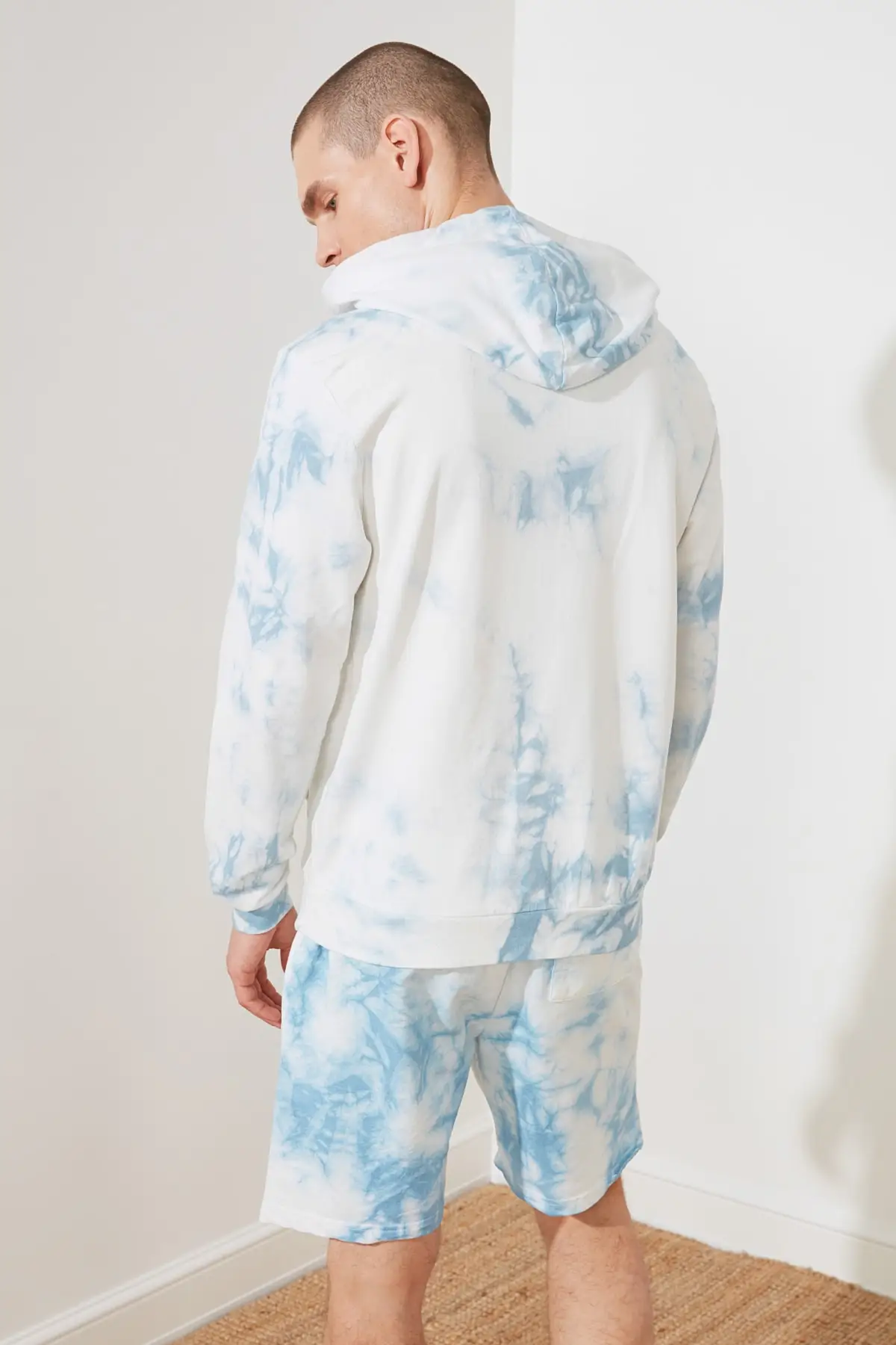Trendyol Male Regular Fit Batik Sweatshirt TMNSS21SW0039