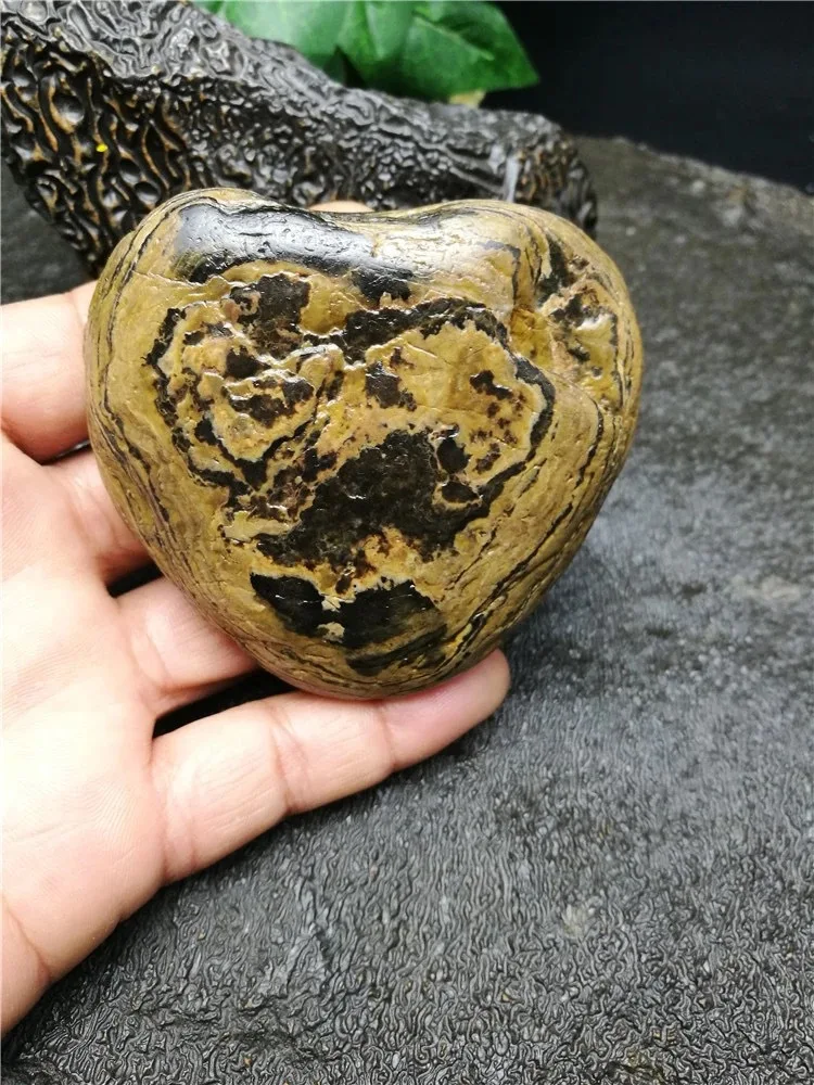 Strange heart, strange stone, agate, original stone, pictographic modeling, playing ornaments
Strange heart, strange stone, agate, original stone, pictographic modeling, playing ornaments