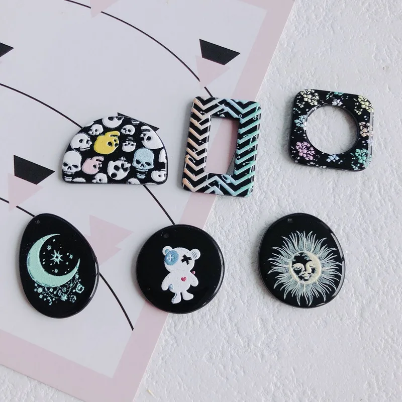 DIY Jewelry Accessories Wholesale Personality Retro Embossed Acrylic Sunflower Bear Earrings Accessories Pendants
DIY Jewelry Accessories Wholesale Personality Retro Embossed Acrylic Sunflower Bear Earrings Accessories Pendants