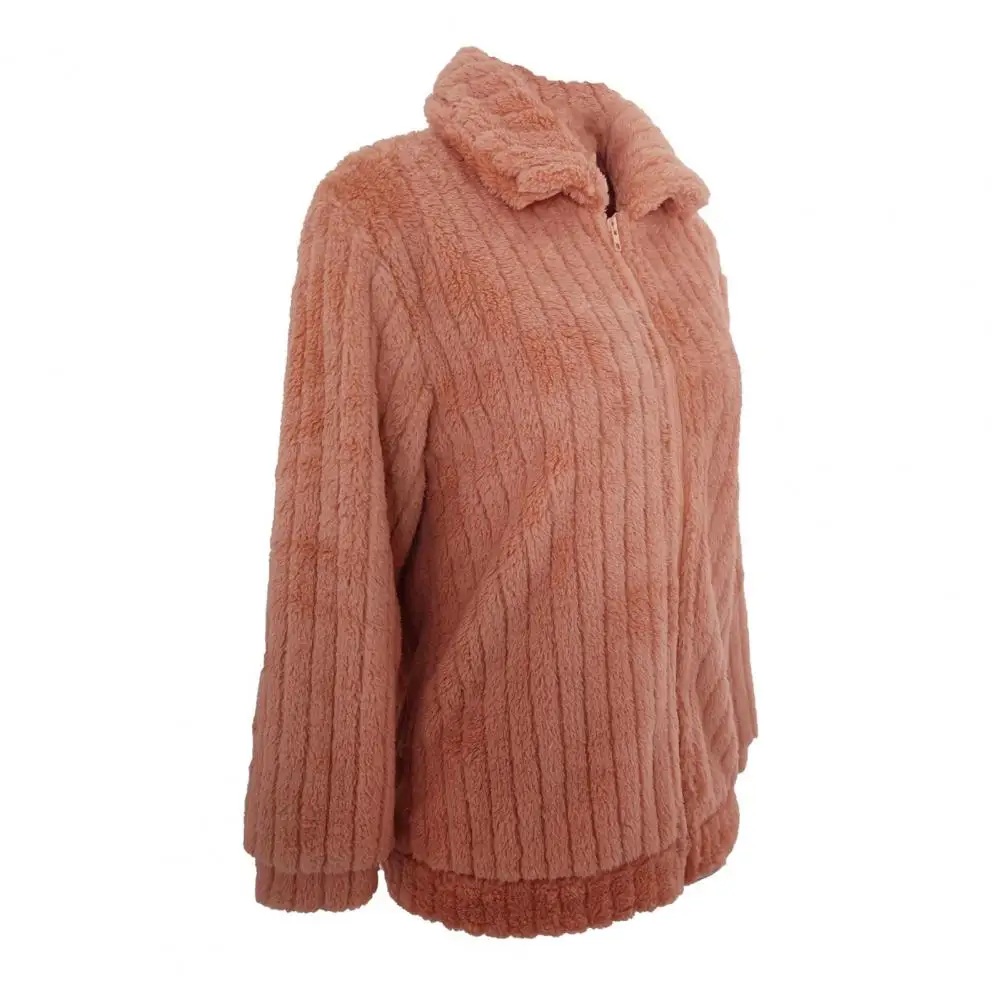 Модная женская куртка из искусственного меха, женская модная куртка из искусственного меха, теплое зимнее пальто с длинным рукавом, отложным воротником и молнией на осень
Модная женская куртка из искусственного меха, женская модная куртка из искусственного меха, теплое зимнее пальто с длинным рукавом, отложным воротником и молнией на осень