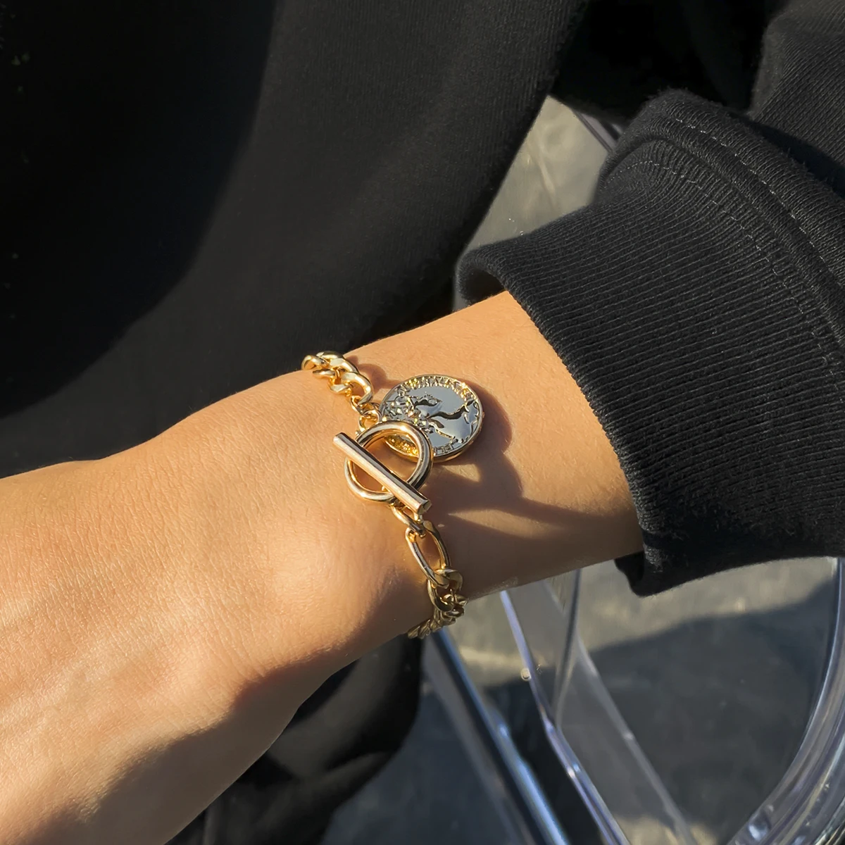 2022 Trendy Punk Bracelets For Women/Men Geometric Coin Portrait Pendant Gold Color Basic Chain Link Bracelets Unisex Jewelry
2022 Trendy Punk Bracelets For Women/Men Geometric Coin Portrait Pendant Gold Color Basic Chain Link Bracelets Unisex Jewelry