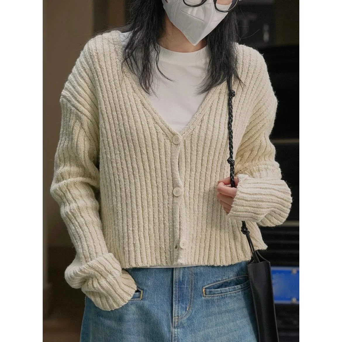 Spring Korean Simple V-neck Cardigan Loose Comfortable Texture Casual Knit Coat For Women
Spring Korean Simple V-neck Cardigan Loose Comfortable Texture Casual Knit Coat For Women